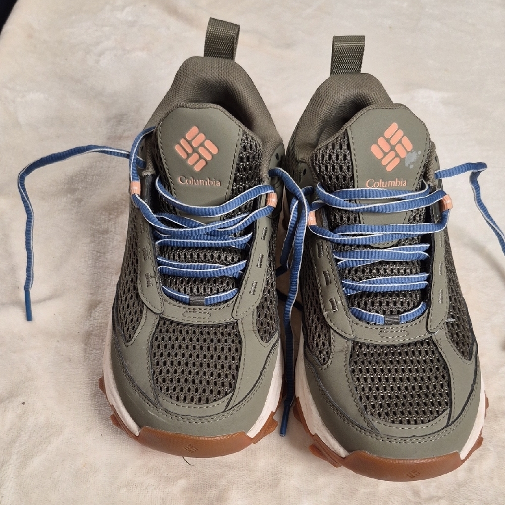 Columbia Women'sOlive Green Sneakers with Blue Laces